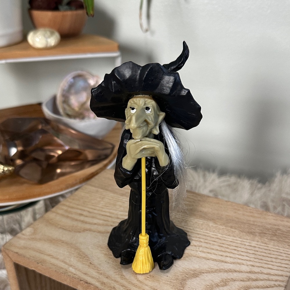 Vintage Witch Wilton 1979 5" Plastic Cake
Topper Halloween Decoration